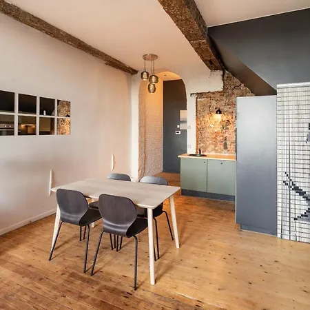 Two-bedroom River Side In The Heart Of Apartment *