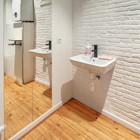 Two-bedroom River Side In The Heart Of * Antwerp