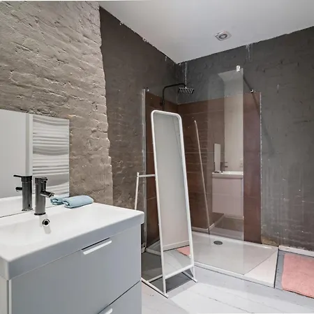 Two-bedroom River Side In The Heart Of