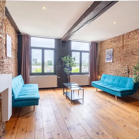 Apartment Two-bedroom River Side In The Heart Of *